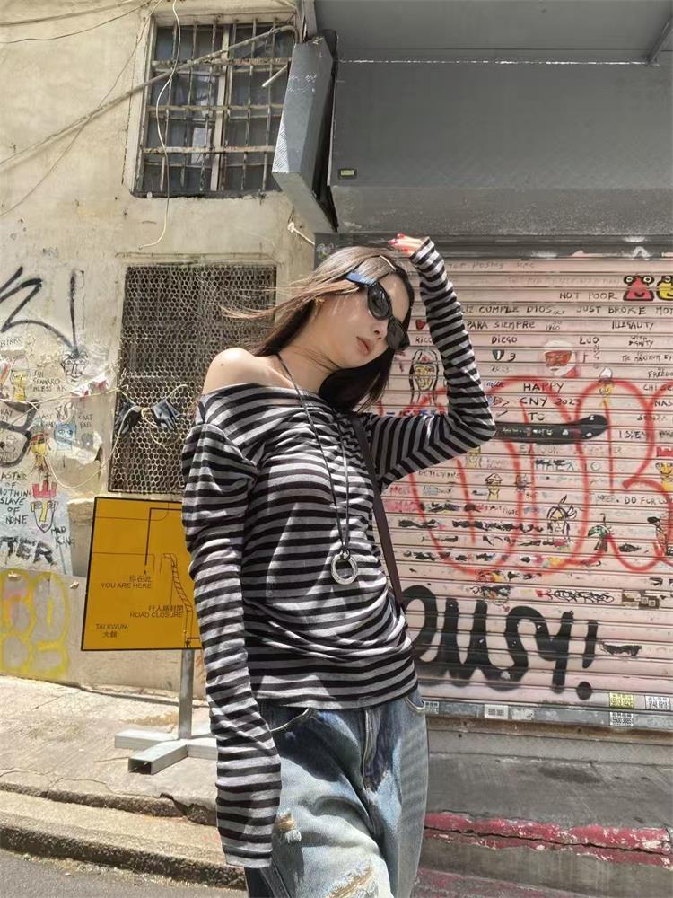 Aesthetic 2000s Women T-shirt  - Winter Clothing Aesthetic recension och pris