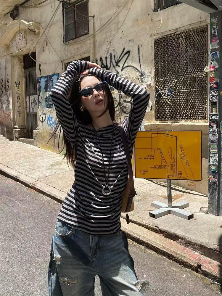 Aesthetic 2000s Women T-shirt  - Winter Clothing Aesthetic recension och pris