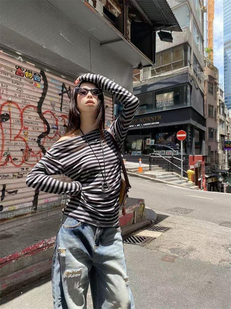 Aesthetic 2000s Women T-shirt  - Winter Clothing Aesthetic recension och pris
